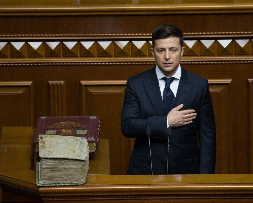 Новый президент Зеленский готов подписать закон об импичменте сразу после того, как за него проголосуют депутаты ВР