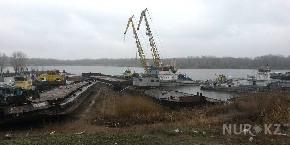 Виновных в сбросе нефтепродуктов в реку определили в Уральске
