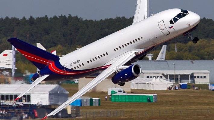 Sukhoi Superjet 100 сняли с рейса на взлетной полосе в Ижевске