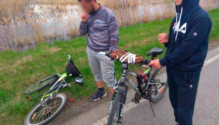 Полиция сорвала двум меломанам велосипедное путешествие из Сибири в Москву на рэп-концерт (ФОТО, ВИДЕО)