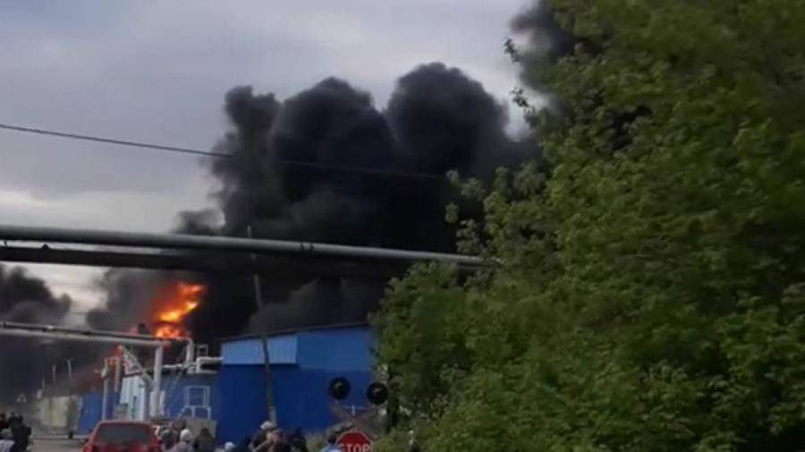 Пожар на крупнейшем заводе по производству ПВХ в России начался в Магнитогорске