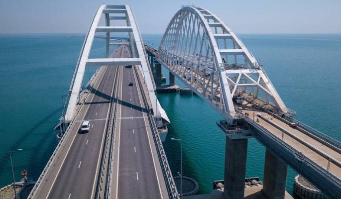 "Опасность взрыва": Работу МЧС на Крымском мосту сняли на видео