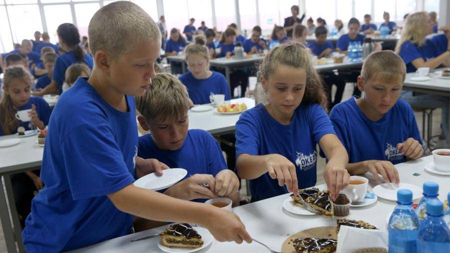 Роспотребнадзор дал детским лагерям 13 тыс. поручений по улучшению еды