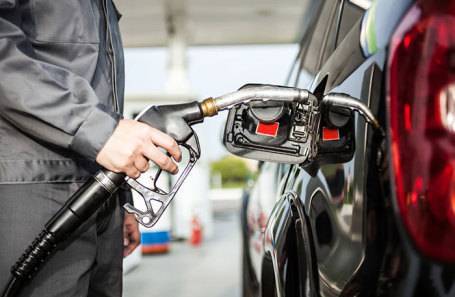 Россию может ждать новый скачок цен на бензин. Об этом правительство предупредили независимые заправщики