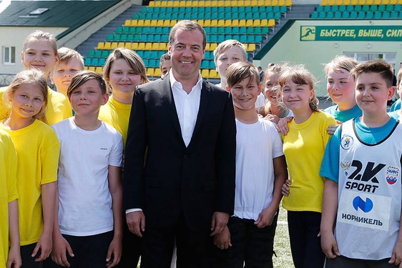 «Все выглядит прилично и современно»: Медведев совершил рейд по Воронежской области