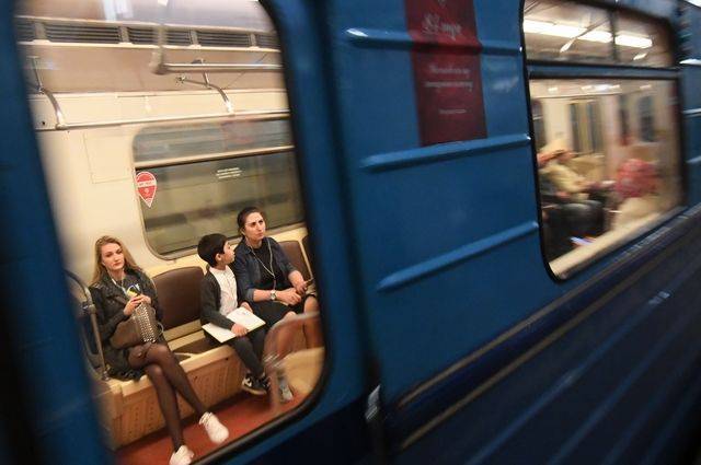 В метро Москвы назвали причину остановки поездов на Солнцевской линии