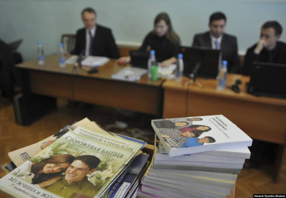 Суд в Волгограде арестовал четверых "Свидетелей Иеговы"