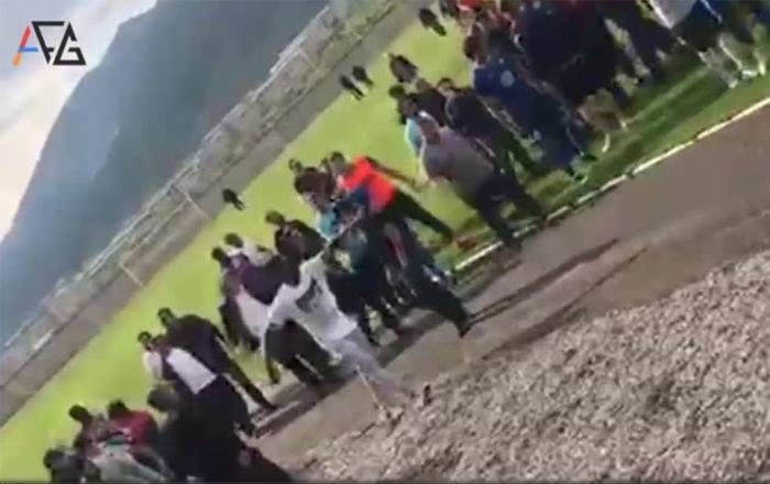 Игрок сборной Армении по футболу угодил в драку после скандального матча — видео