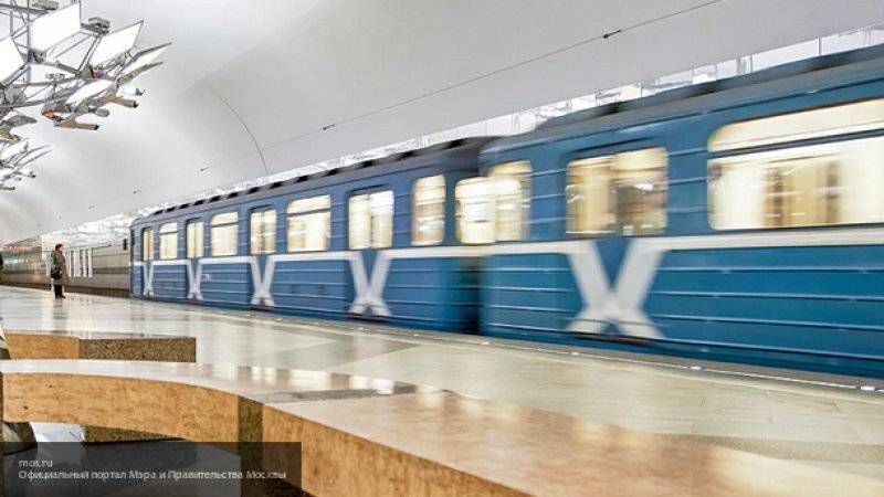 Пассажиры последнего из застрявших поездов метро будут доставлены на "Хорошевскую"