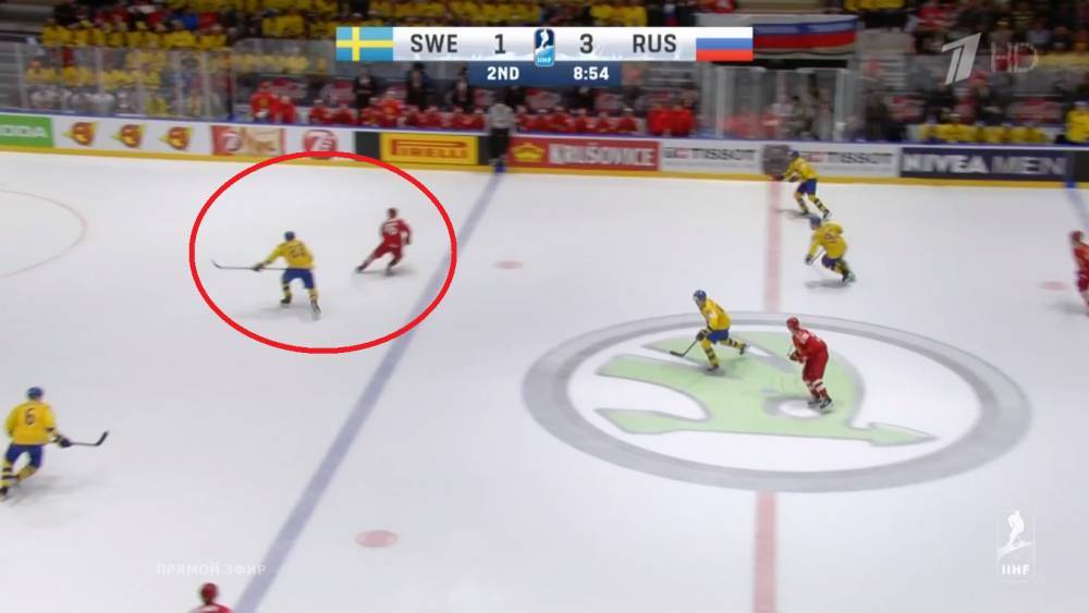 Россия ведет счет в хоккейном матче против Швеции