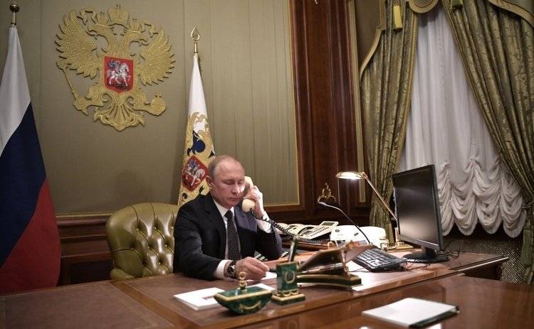 Путин провел телефонные переговоры с Меркель и Макроном