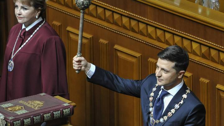 "Задача Зеленского - завоевать власть": Экс-премьер-министр Украины оценил шансы нового президента