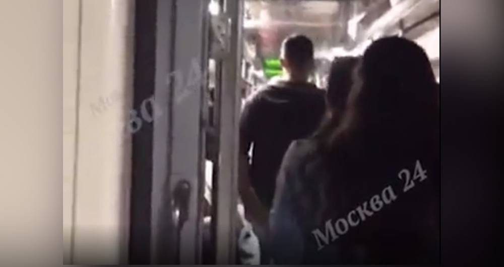 Появилось видео эвакуации пассажиров столичного метро
