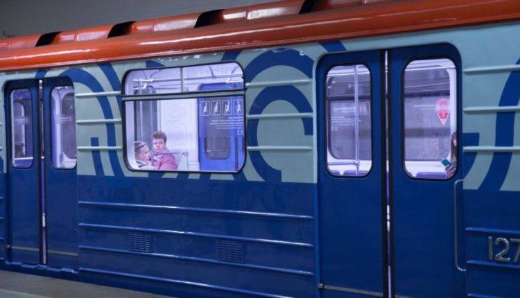 Пассажиров застрявших в тоннеле метро поездов эвакуировали