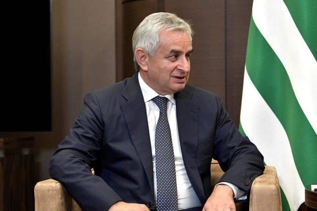 Президент Абхазии готов к переговорам с оппозицией по переносу выборов