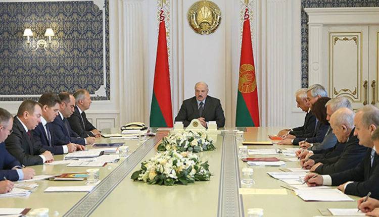 Лукашенко обсудил с правительством торговлю с Россией и ЕС