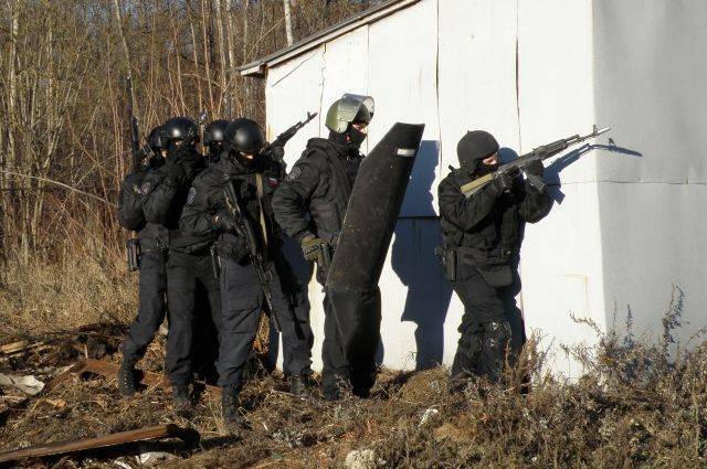 Во Владимирской области в частном доме заблокировали террористов