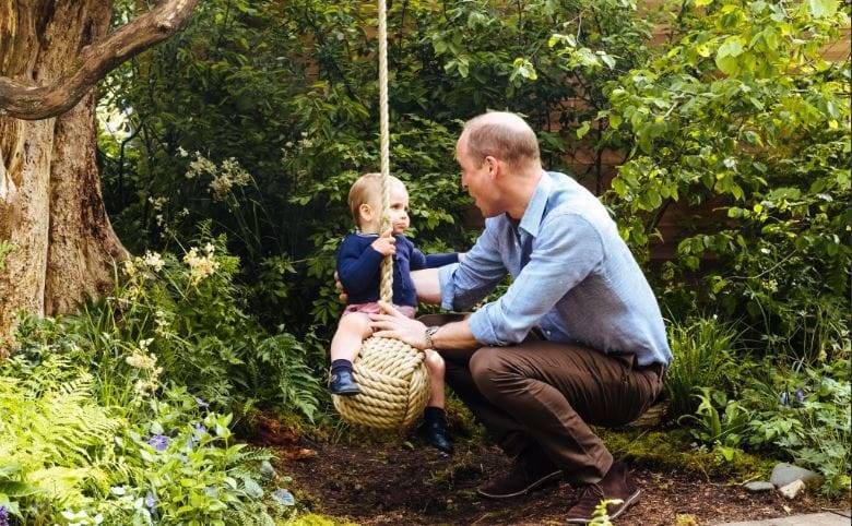 Видео милой беседы принца Уильяма со старшим сыном опубликовали в Сети