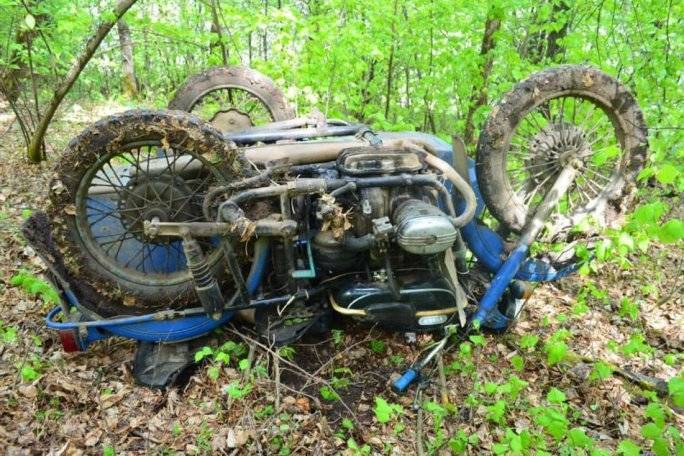 В Башкирии возле леса обнаружено тело мотоциклиста