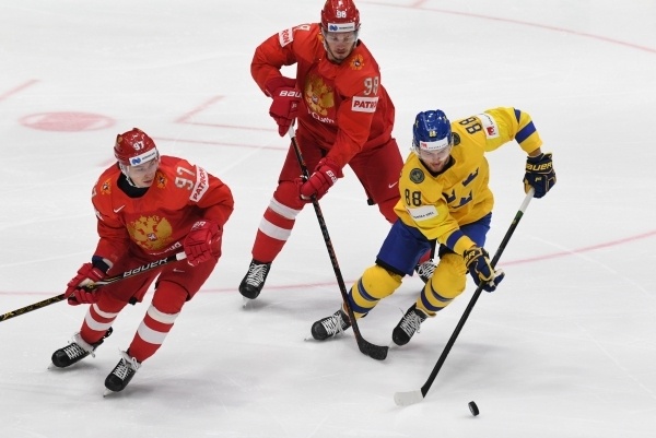 Хоккеисты сборной России разгромили шведов и заняли первое место в группе на ЧМ