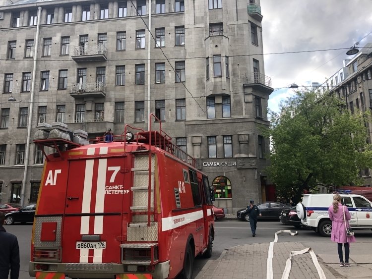 Несколько грузовиков сгорели  этой ночью в Петербурге