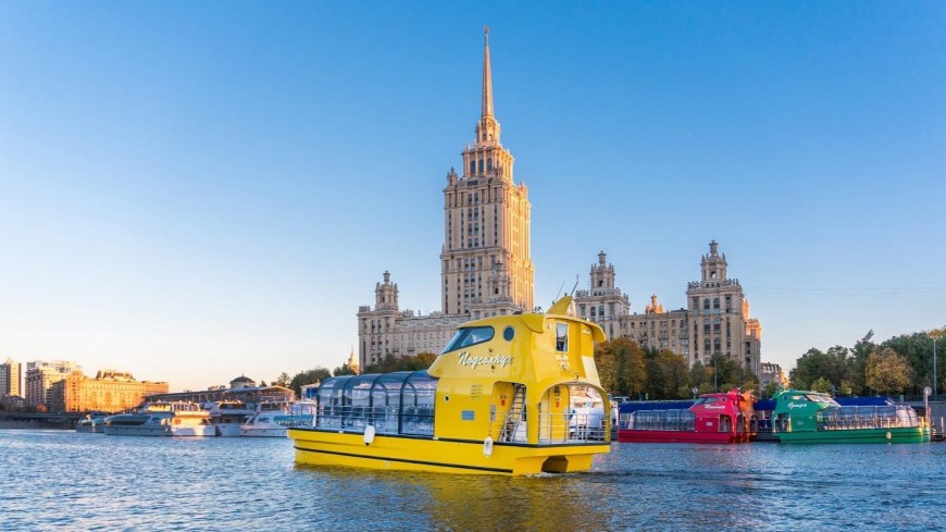 По Москве-реке поплыли трамвайчики-кабриолеты