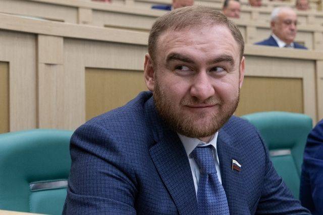 Совфед лишил статуса сенатора Рауфа Арашукова