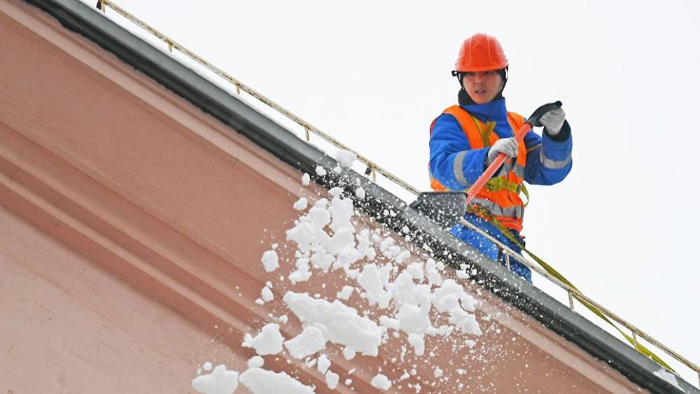 Мосгордума увеличила штрафы за нарушения при очистке крыш от снега и льда