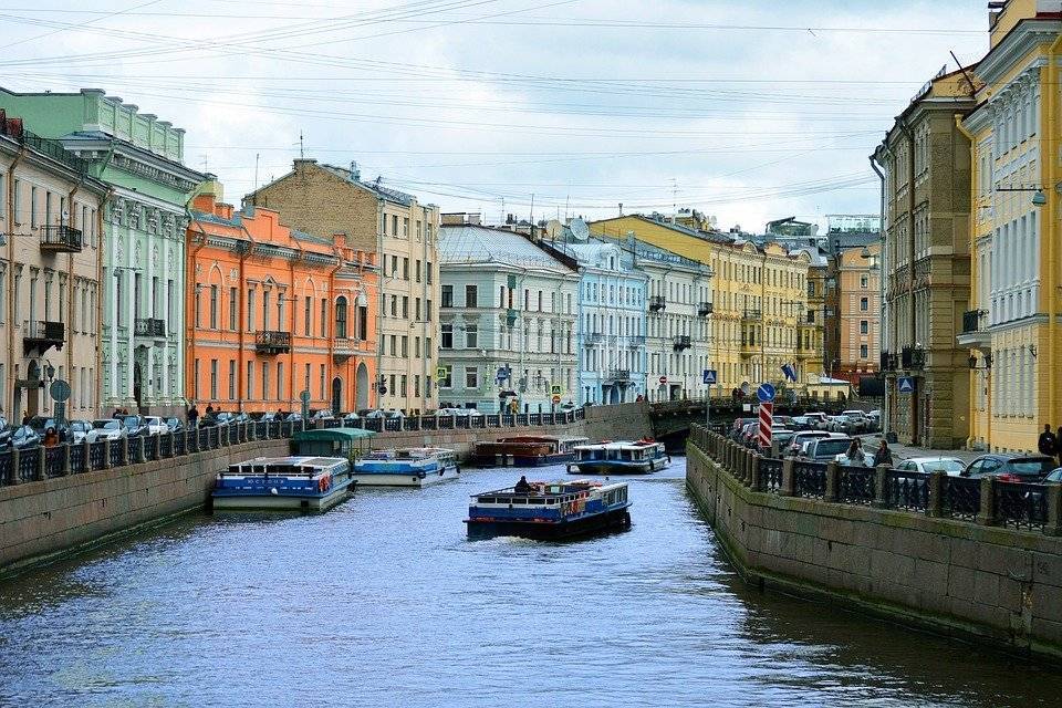 Петербург стал самым популярным городом для летних путешествий