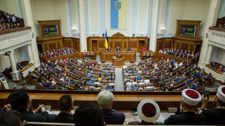 Первый законопроект Зеленского зарегистрировали в Раде