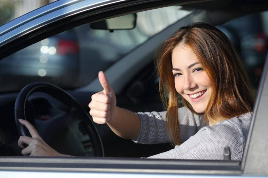Ученые доказали, что женщины водят автомобиль лучше мужчин