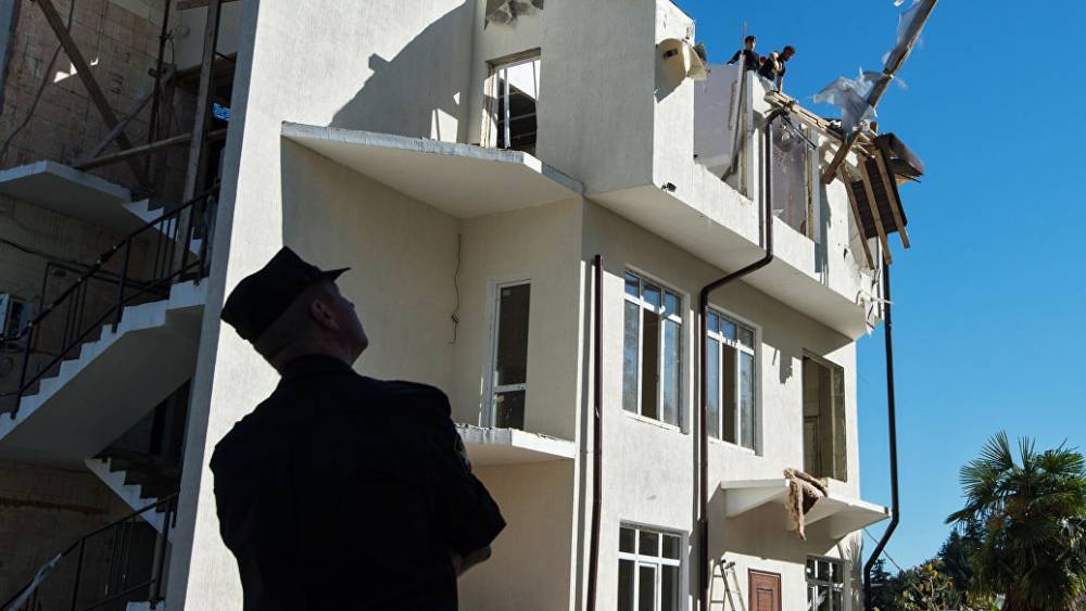 В Сочи начали сносить 48-квартирный дом-самострой