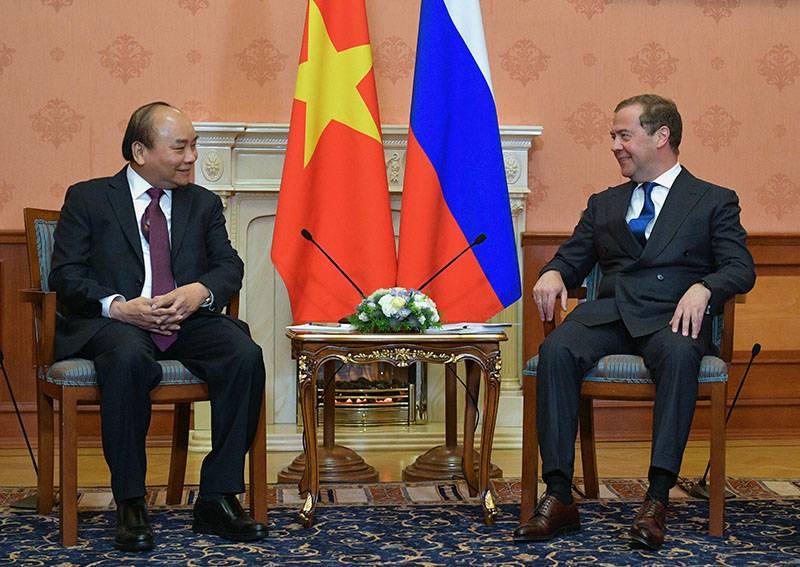 Дмитрий Медведев - Нгуен Суан Фук - Медведев провел переговоры с премьером Вьетнама - tvc.ru - Россия - Вьетнам