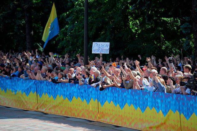 Опрос показал, что украинцы хотят радикальных изменений в стране