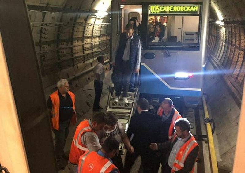 Спецкомиссия выяснит причины инцидента в Московском метро
