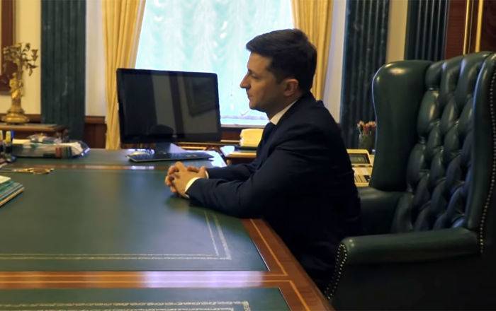 Стать президентом, но остаться человеком: Зеленский пожаловался на неудобное кресло