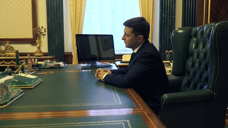 Когда переезжаем: Зеленский пожаловался на президентское кресло