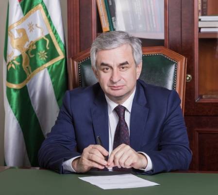 Президент Абхазии внес в парламент законопроект о новой дате выборов