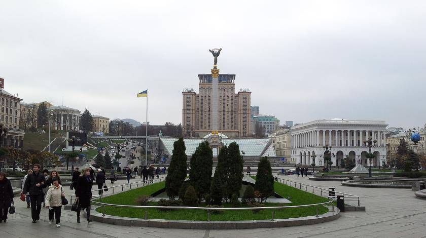МВФ приостановил миссию на Украине из-за кризиса власти