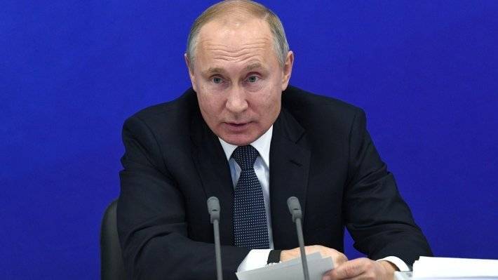 Путин считает, что за долгами по заплате должен следить Минтруд