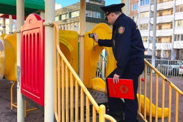 Детские площадки в Подмосковье проверили на безопасность