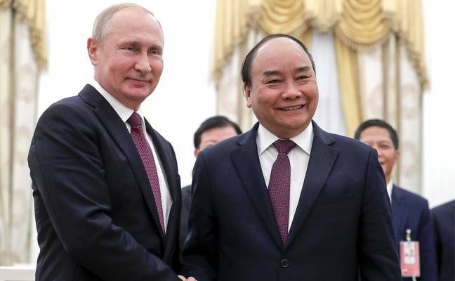 Путин принял в Кремле премьер-министра Вьетнама