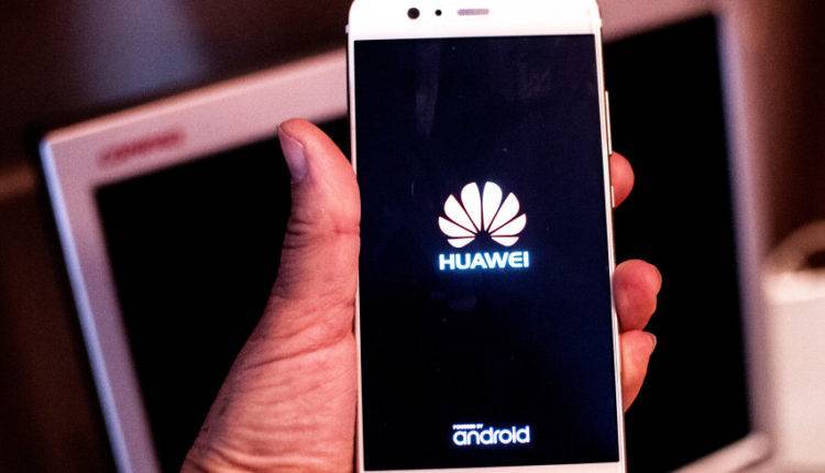 Huawei может вывести на рынок свою операционную систему осенью