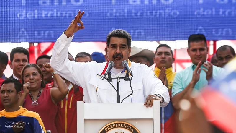 Мадуро призвал армию приготовиться к отражению агрессии США