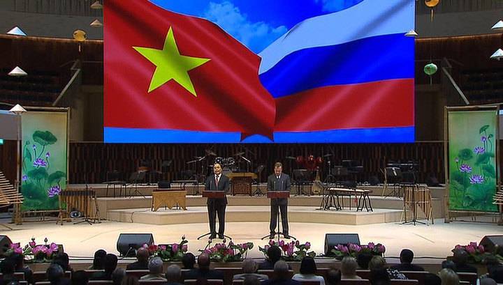Дмитрий Медведев - Нгуен Суан Фук - Дмитрий Медведев и премьер-министр Вьетнама открыли перекрестный год двух стран - vesti.ru - Россия - Вьетнам