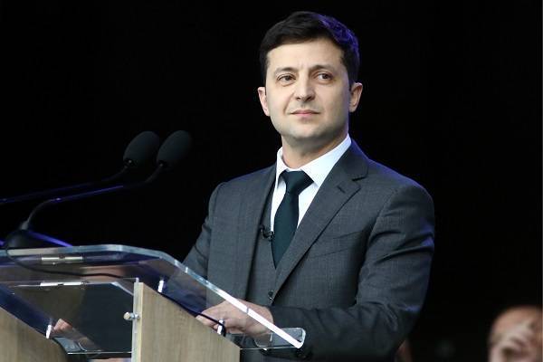 Зеленский раскритиковал Раду за попытку продлить «политическую жизнь»