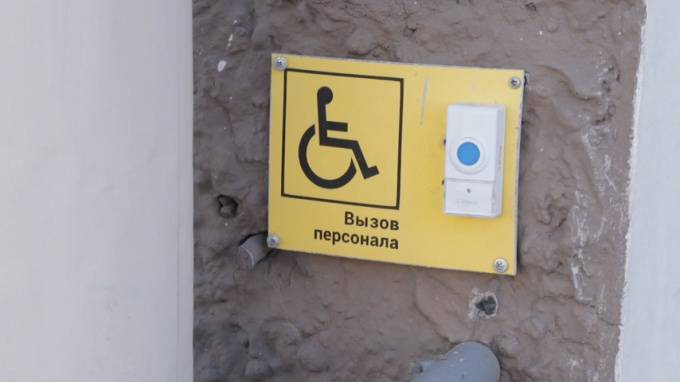 В Петербурге сделают для инвалидов остановки