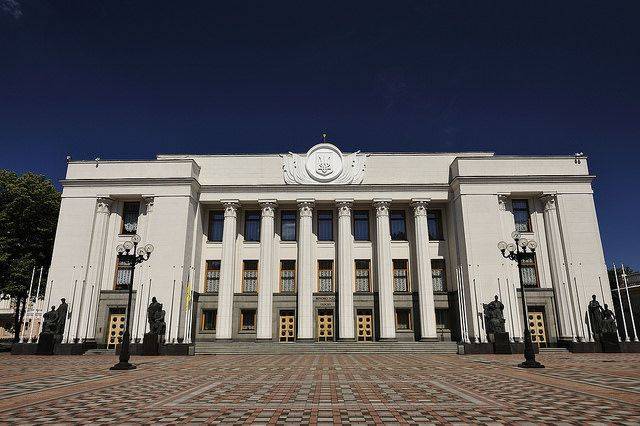 На Украине вступил в силу указ Зеленского о роспуске Верховной рады