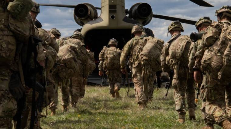 Пентагон хочет отправить 10 тысяч солдат на&nbsp;Ближний Восток