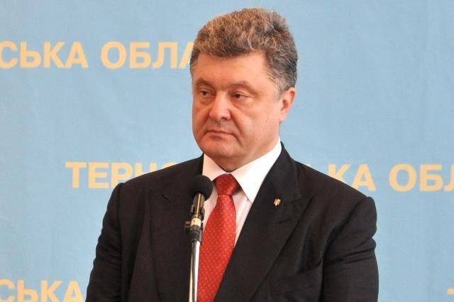 Экс-чиновник подаст против Порошенко иск об отмывании 300 млн долларов
